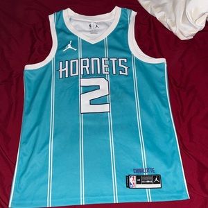 Amazing condition Lamelo Ball Hornets Jersey